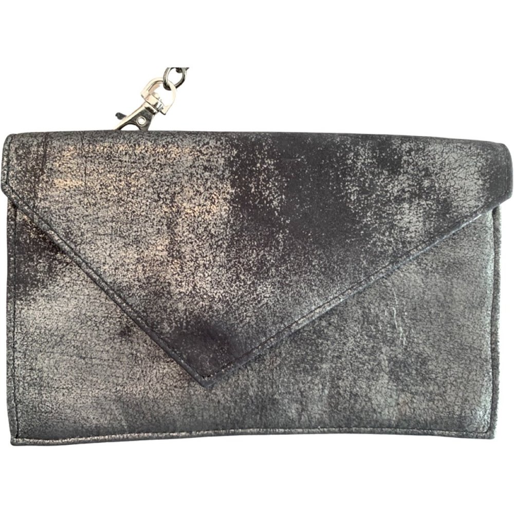 SILVER LEATHER PHONE PURSE WITH STRAP. ELEGANT!!